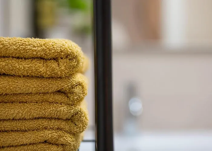 Spain - Solina & Nerisa *